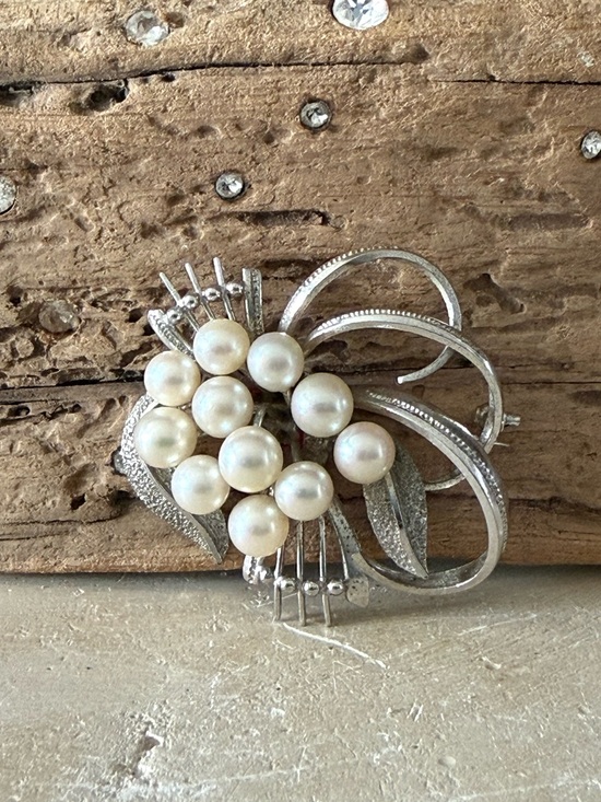 Jewelry - Vintage Pearl & Sterling Silver Cluster Brooch